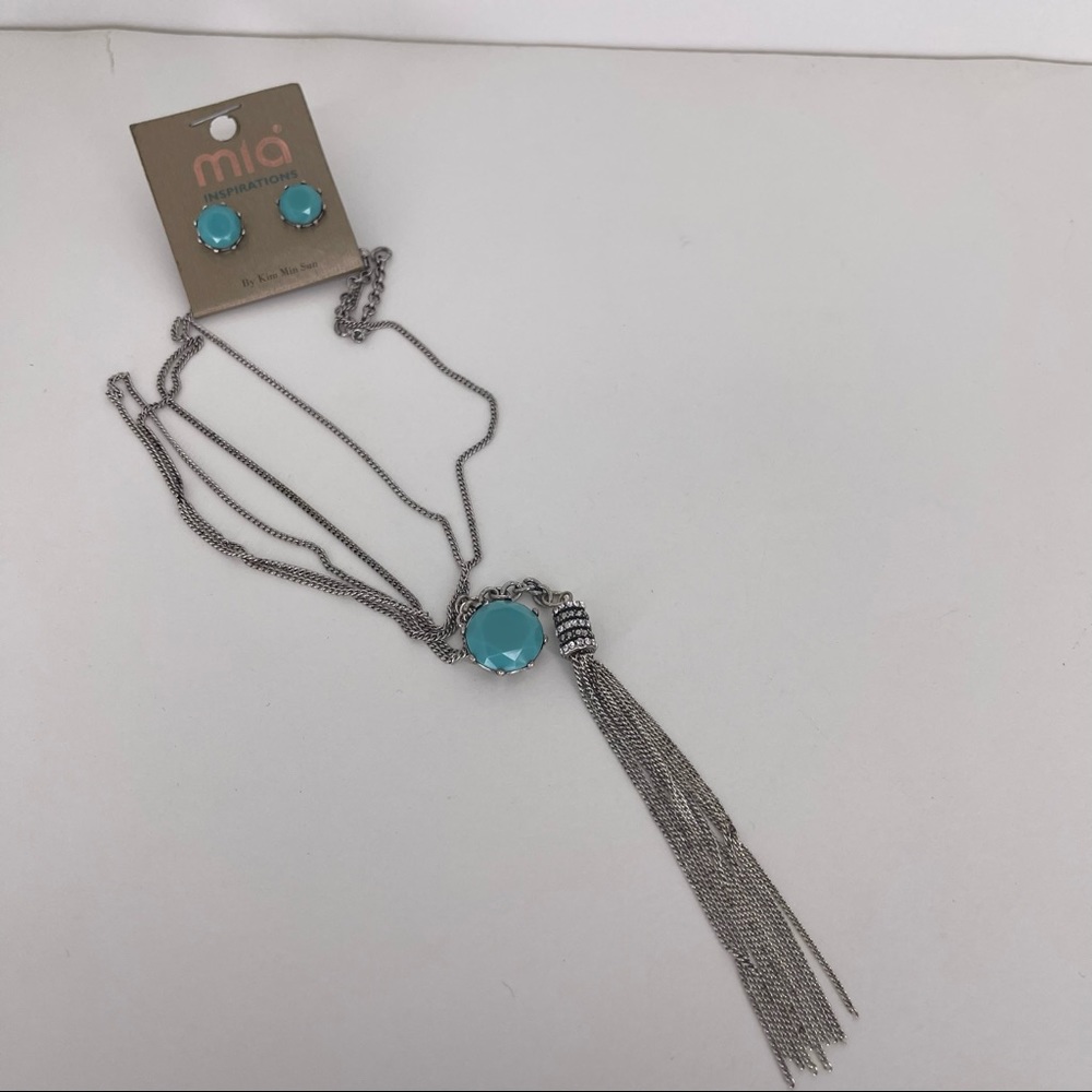 Necklace and earring set